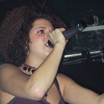 Simone singing